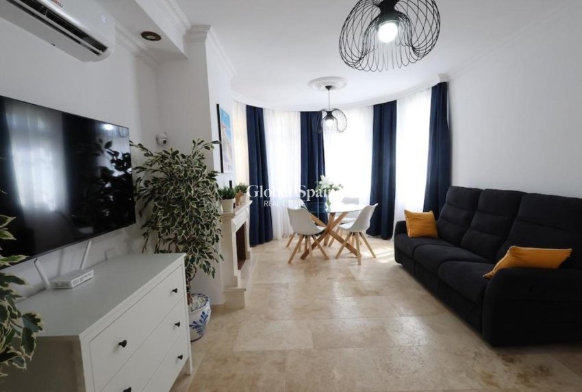 Revente - VILLA -
VILLAMARTÍN - Costa Blanca