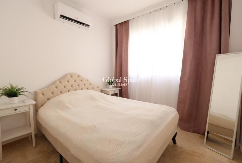 Revente - VILLA -
VILLAMARTÍN - Costa Blanca