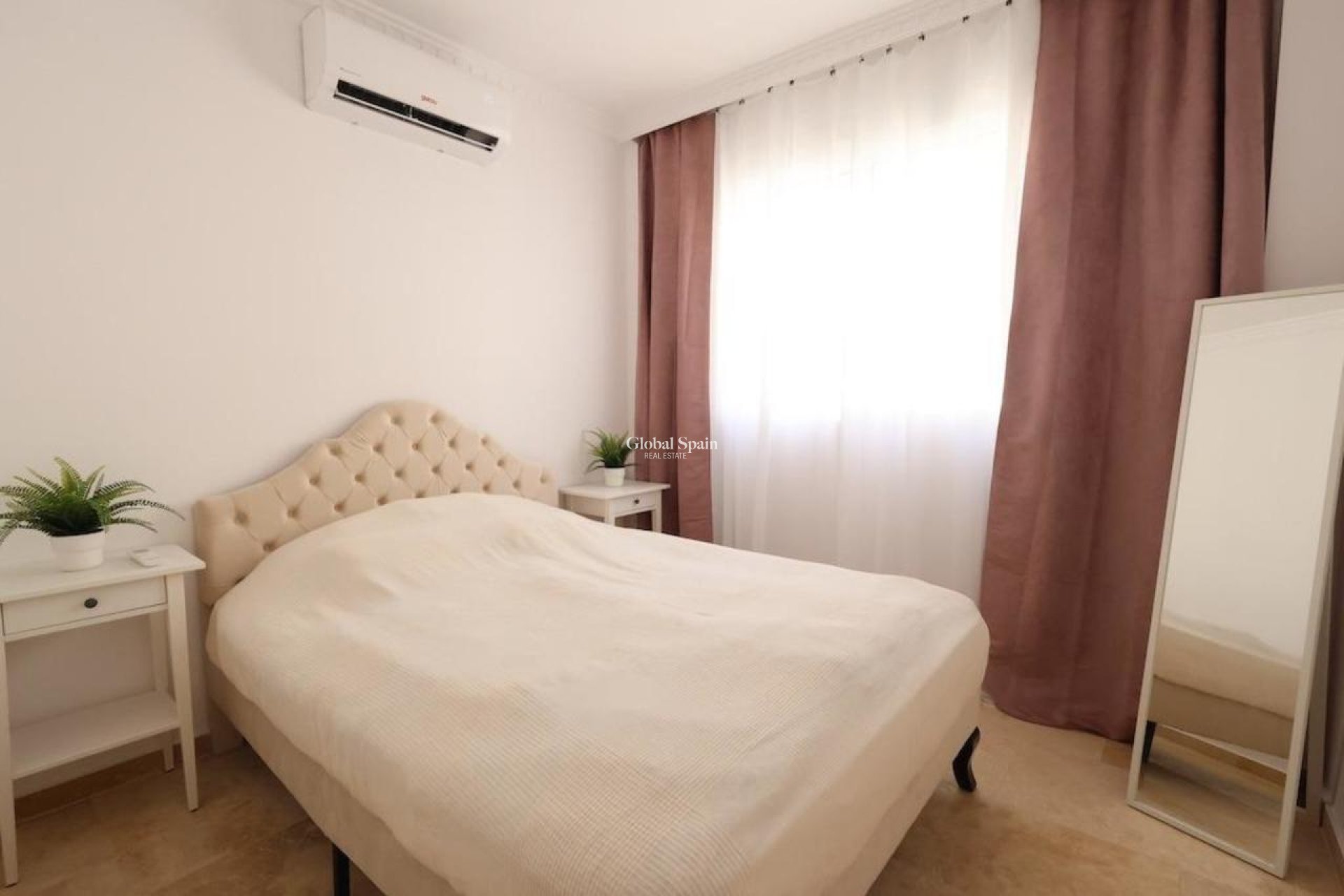 Revente - VILLA -
VILLAMARTÍN - Costa Blanca
