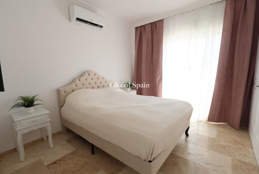 Revente - VILLA -
VILLAMARTÍN - Costa Blanca