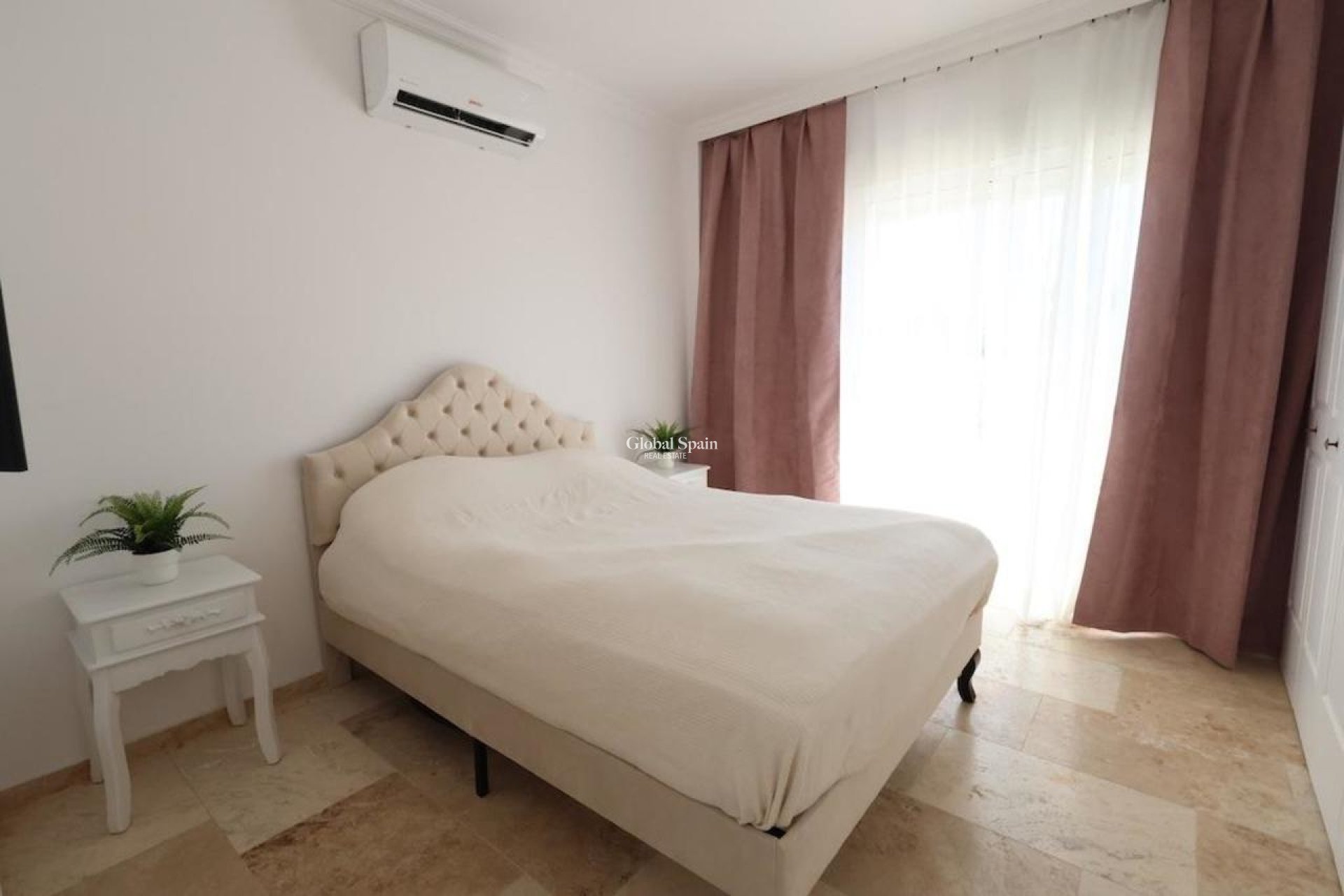 Revente - VILLA -
VILLAMARTÍN - Costa Blanca
