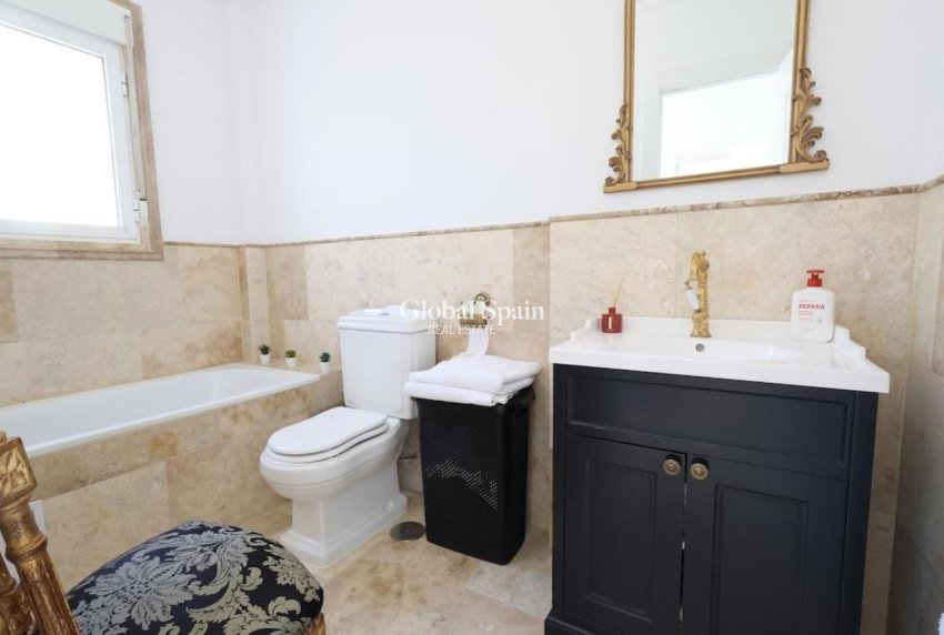 Revente - VILLA -
VILLAMARTÍN - Costa Blanca