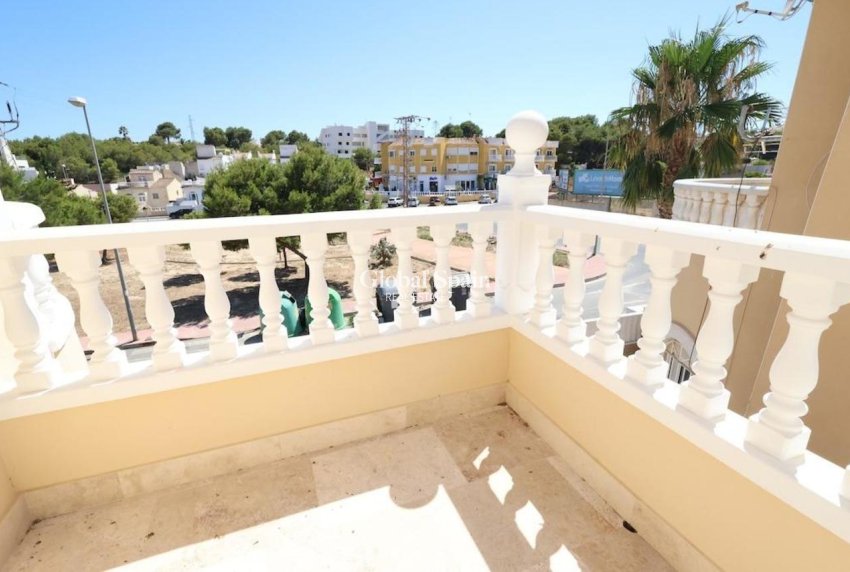 Revente - VILLA -
VILLAMARTÍN - Costa Blanca
