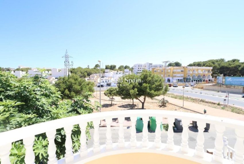 Revente - VILLA -
VILLAMARTÍN - Costa Blanca