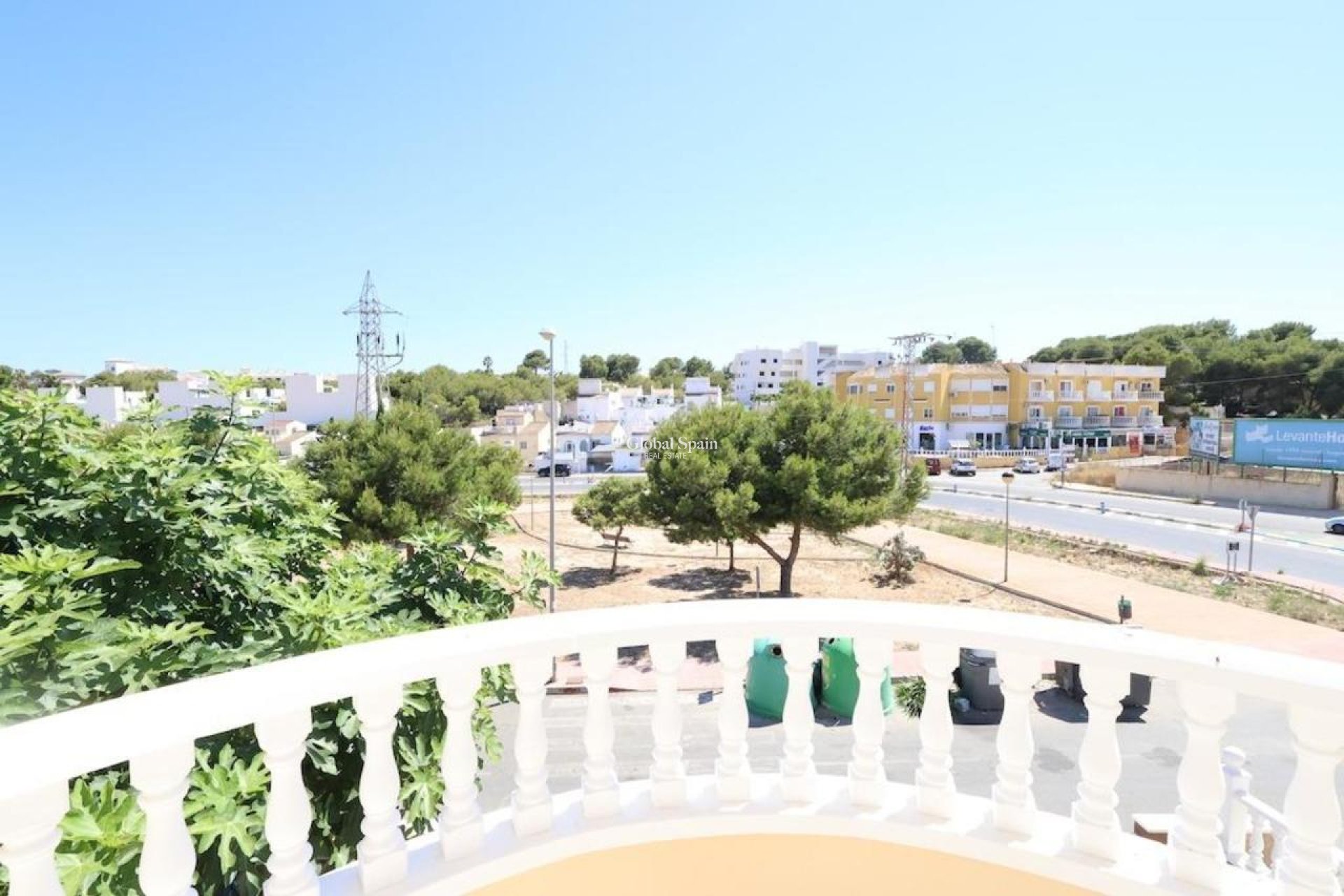 Revente - VILLA -
VILLAMARTÍN - Costa Blanca