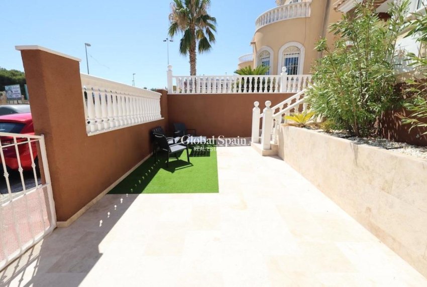 Revente - VILLA -
VILLAMARTÍN - Costa Blanca