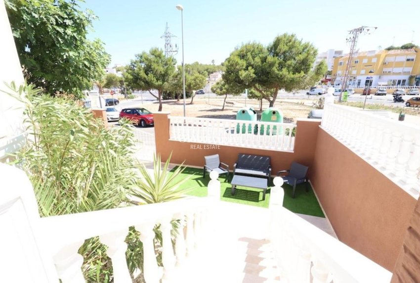 Revente - VILLA -
VILLAMARTÍN - Costa Blanca