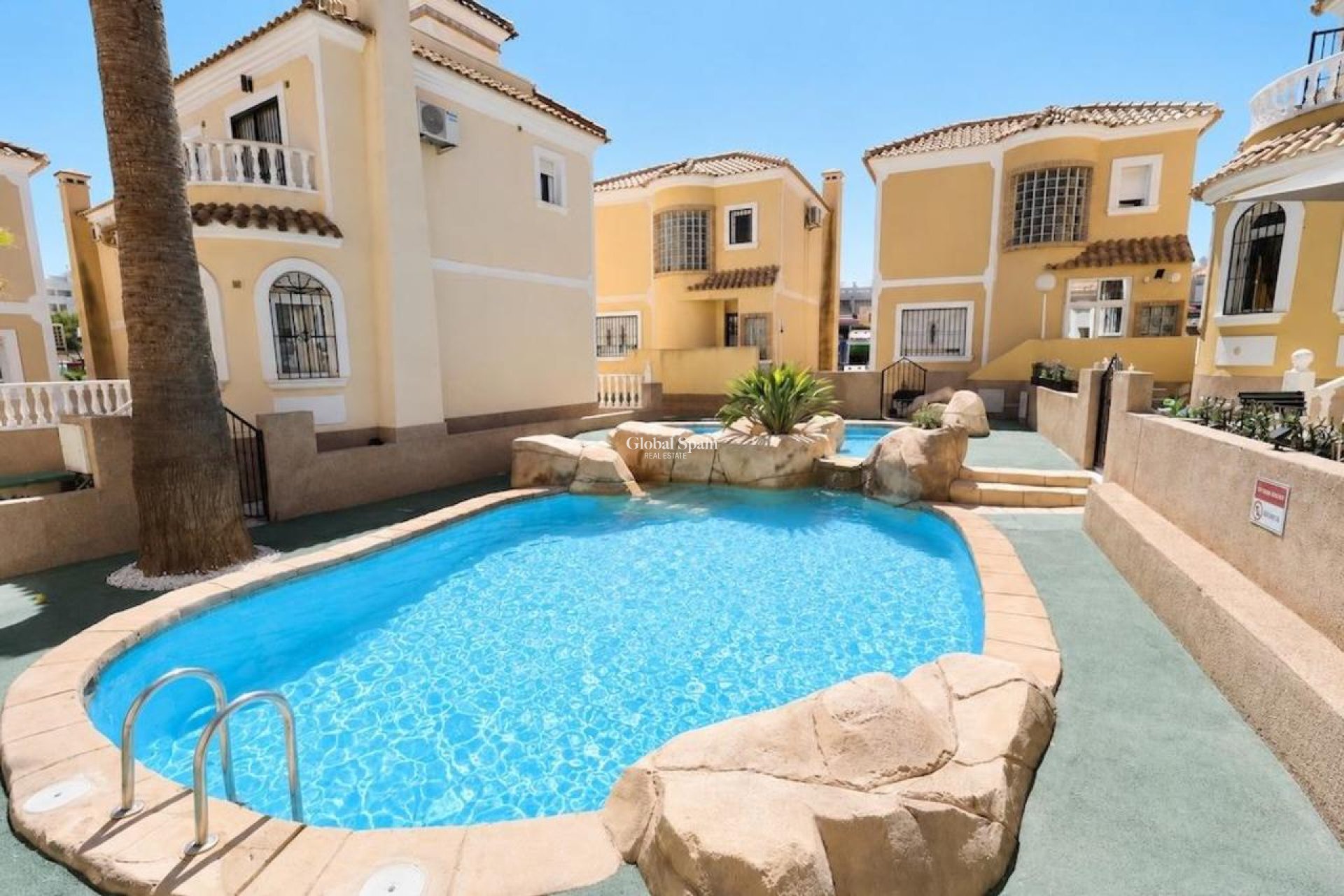 Revente - VILLA -
VILLAMARTÍN - Costa Blanca