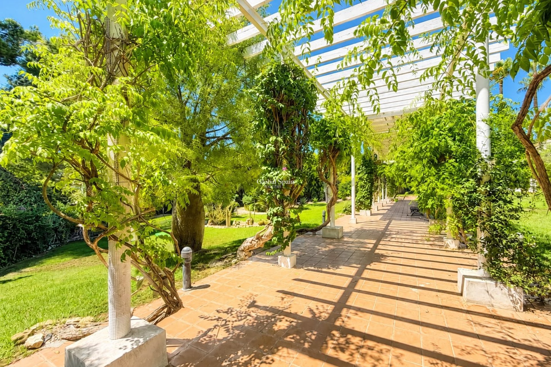 Revente - VILLA -
VILLAMARTÍN - Costa Blanca