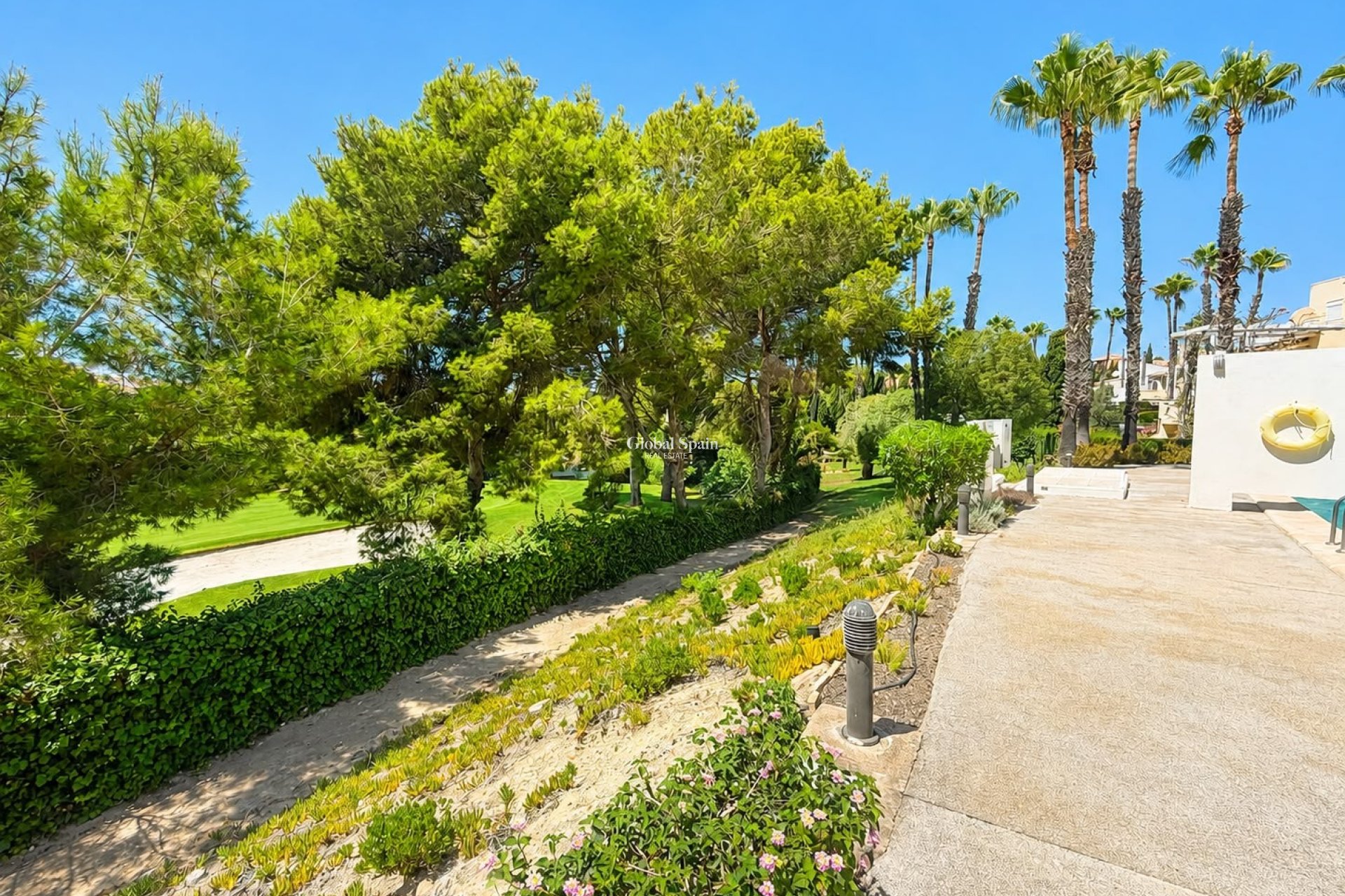 Revente - VILLA -
VILLAMARTÍN - Costa Blanca