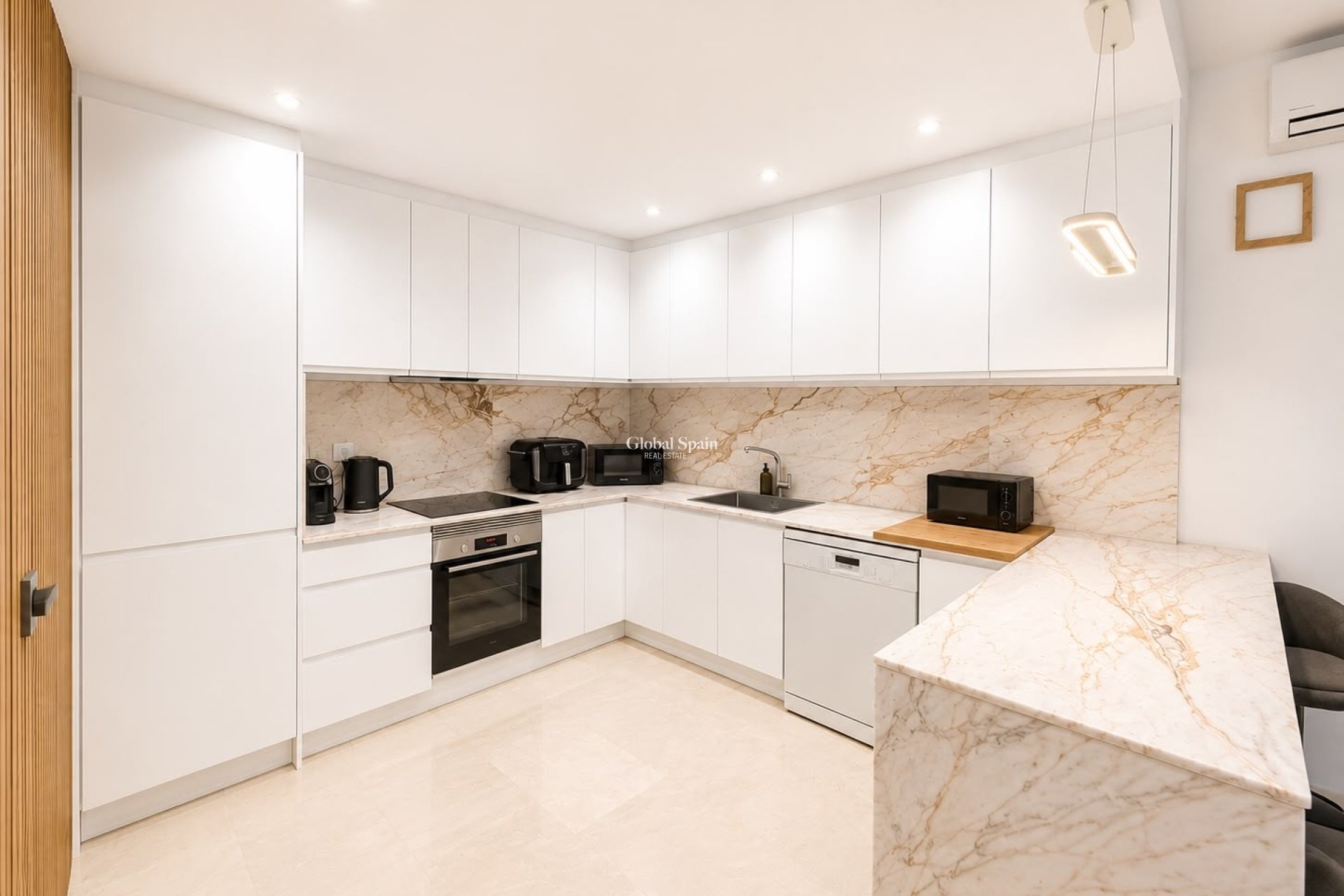 Revente - VILLA -
VILLAMARTÍN - Costa Blanca