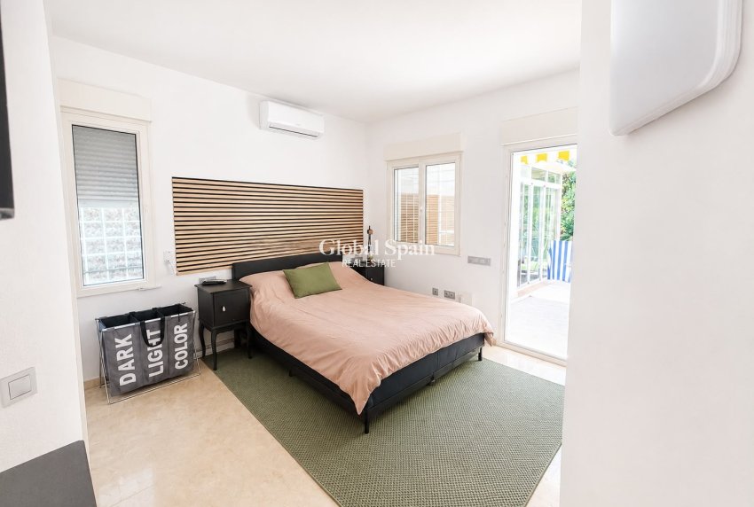 Revente - VILLA -
VILLAMARTÍN - Costa Blanca