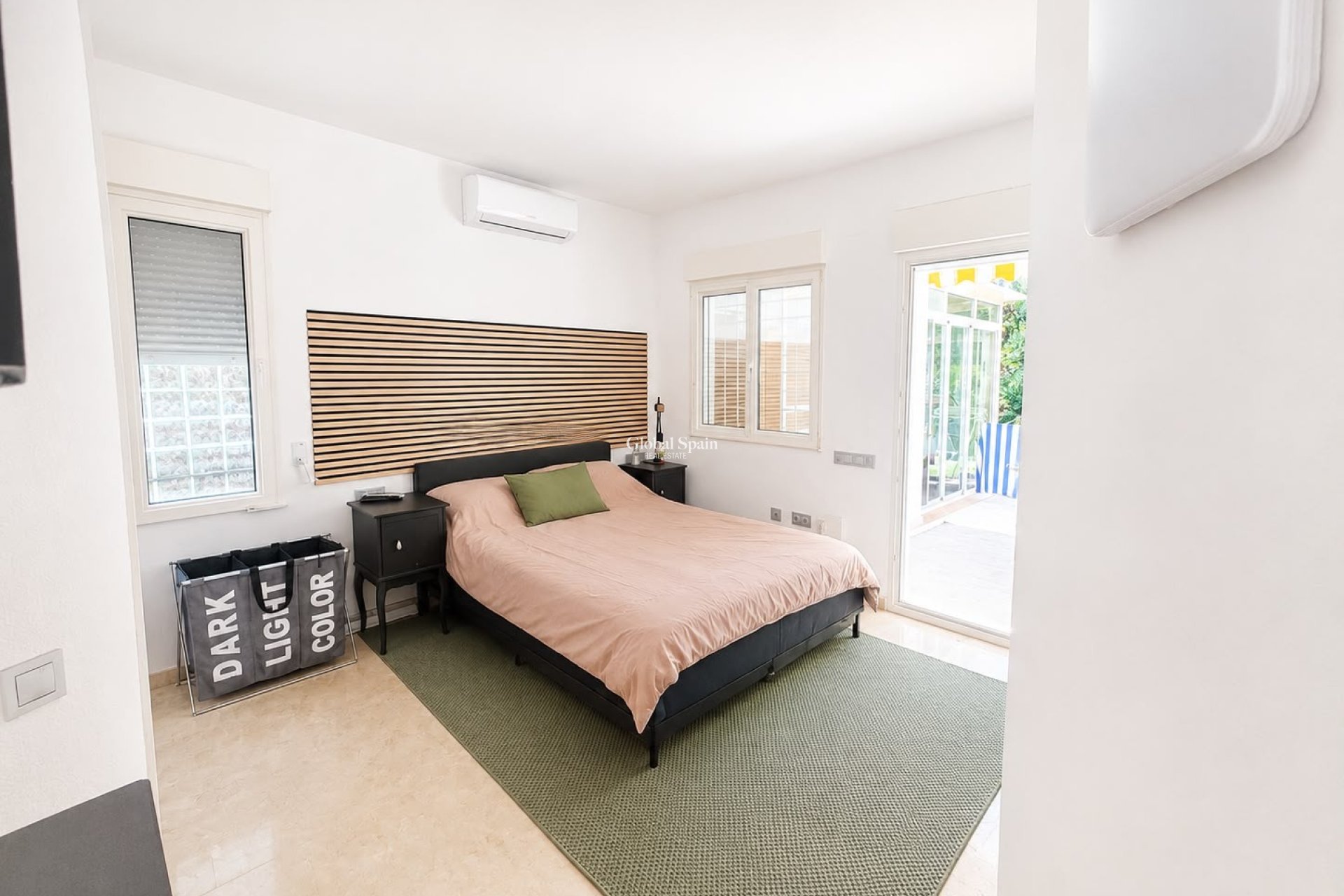 Revente - VILLA -
VILLAMARTÍN - Costa Blanca