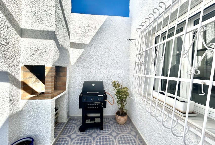 Revente - VILLA -
VILLAMARTÍN - Costa Blanca