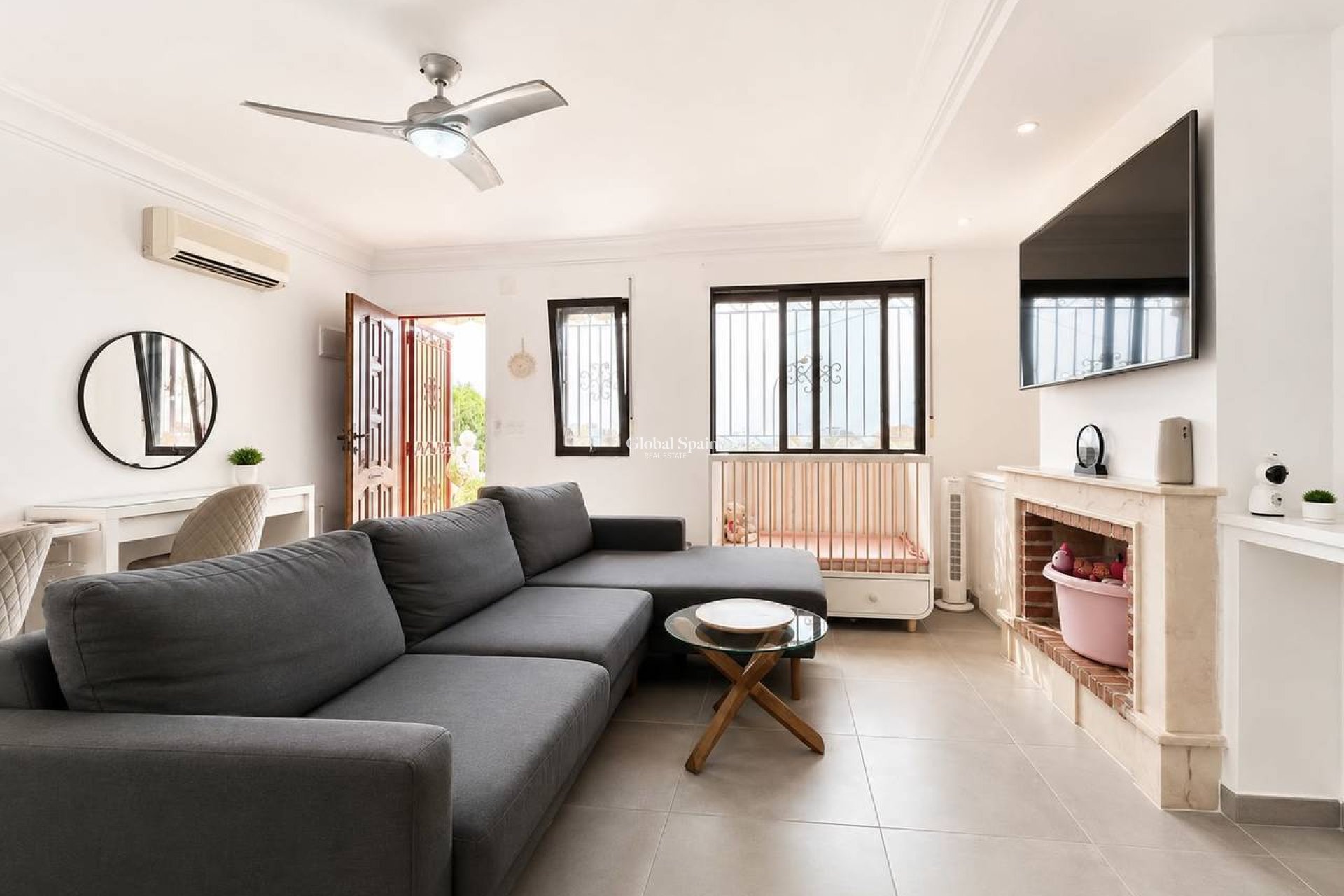 Revente - VILLA -
VILLAMARTÍN - Costa Blanca