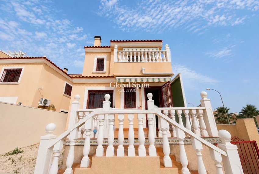 Revente - VILLA -
VILLAMARTÍN - Costa Blanca