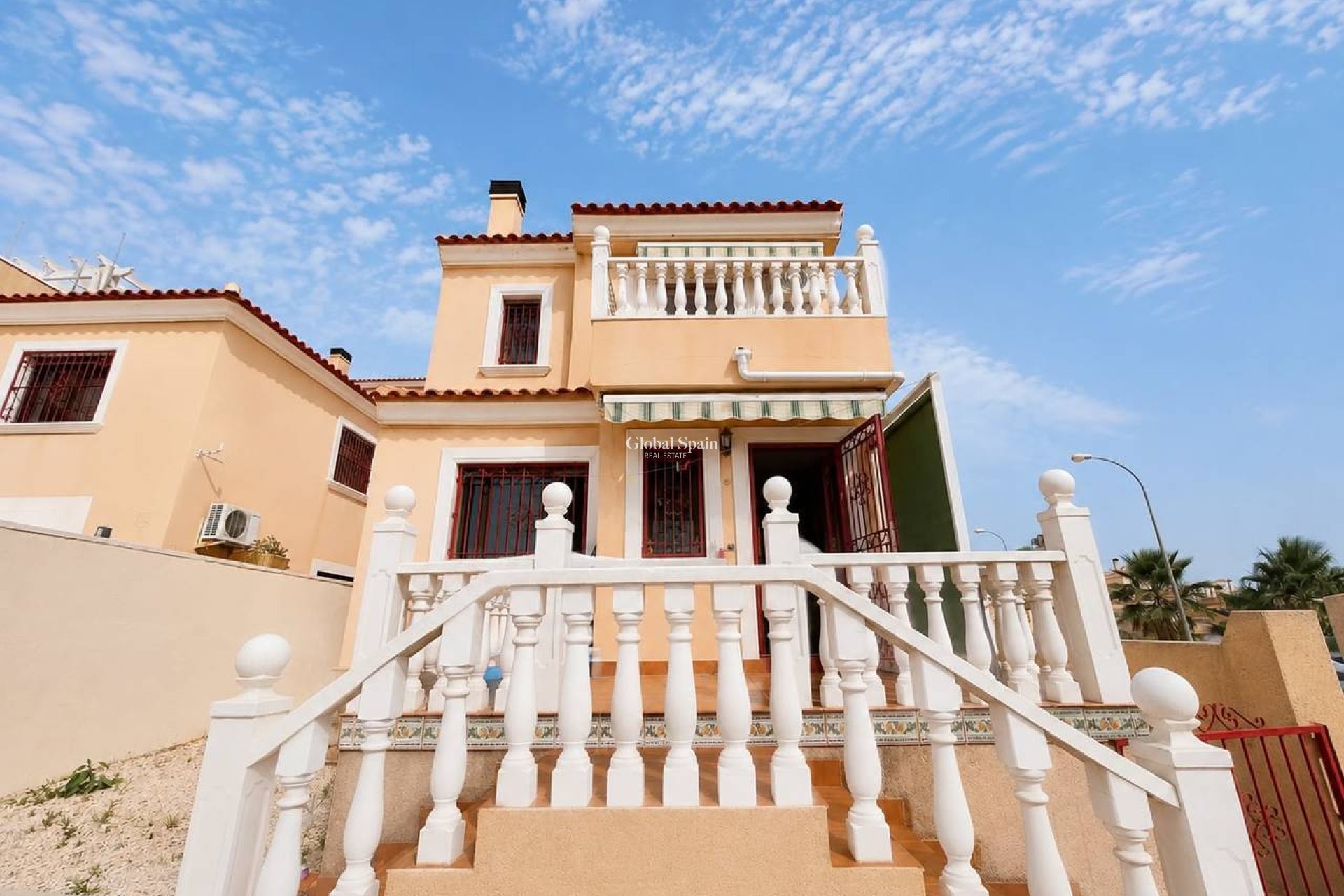 Revente - VILLA -
VILLAMARTÍN - Costa Blanca
