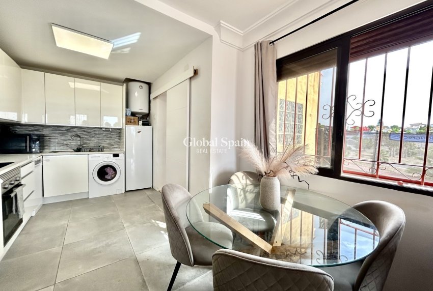 Revente - VILLA -
VILLAMARTÍN - Costa Blanca