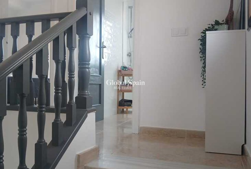 Revente - VILLA -
VILLAMARTÍN - Costa Blanca