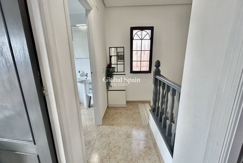 Revente - VILLA -
VILLAMARTÍN - Costa Blanca