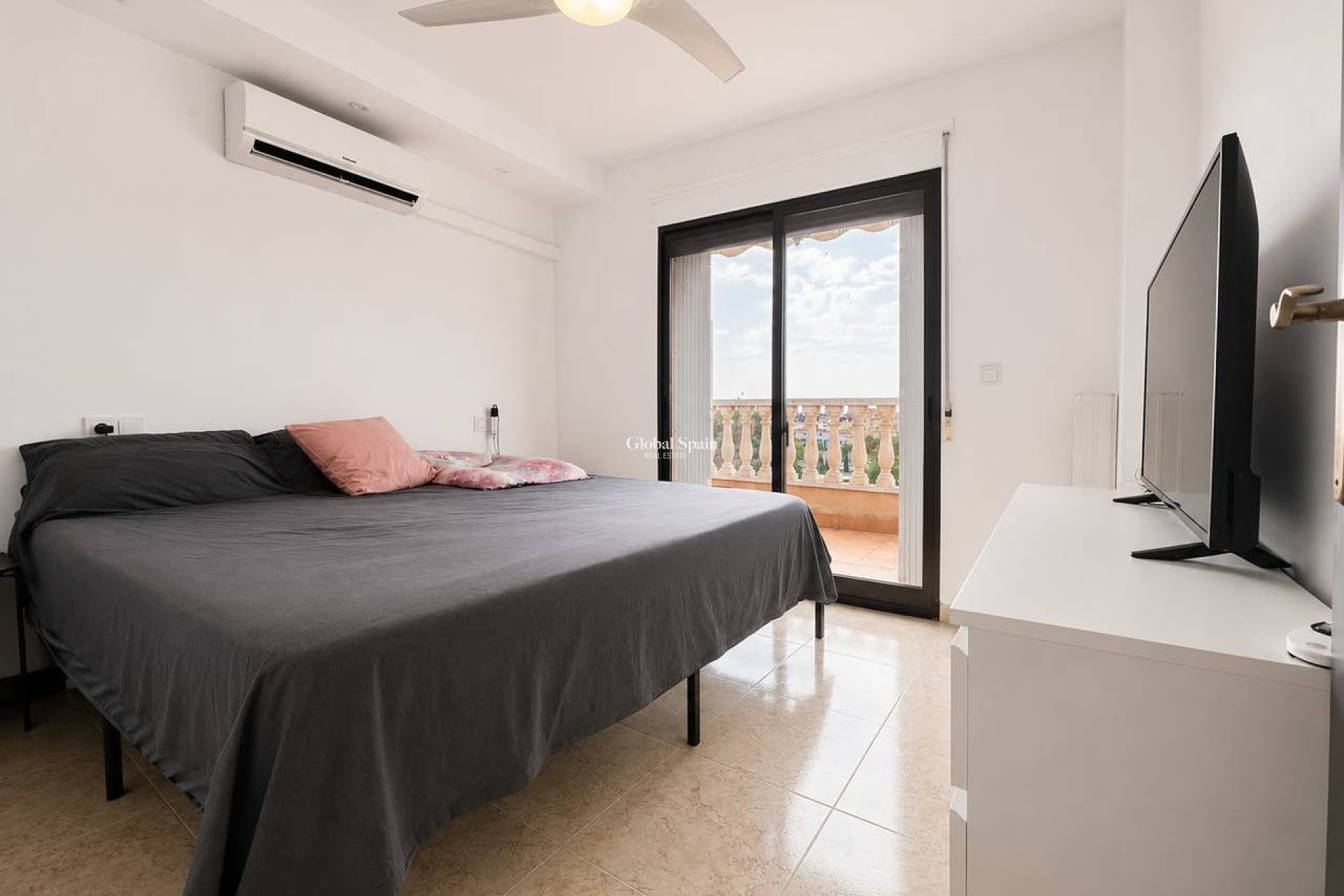 Revente - VILLA -
VILLAMARTÍN - Costa Blanca