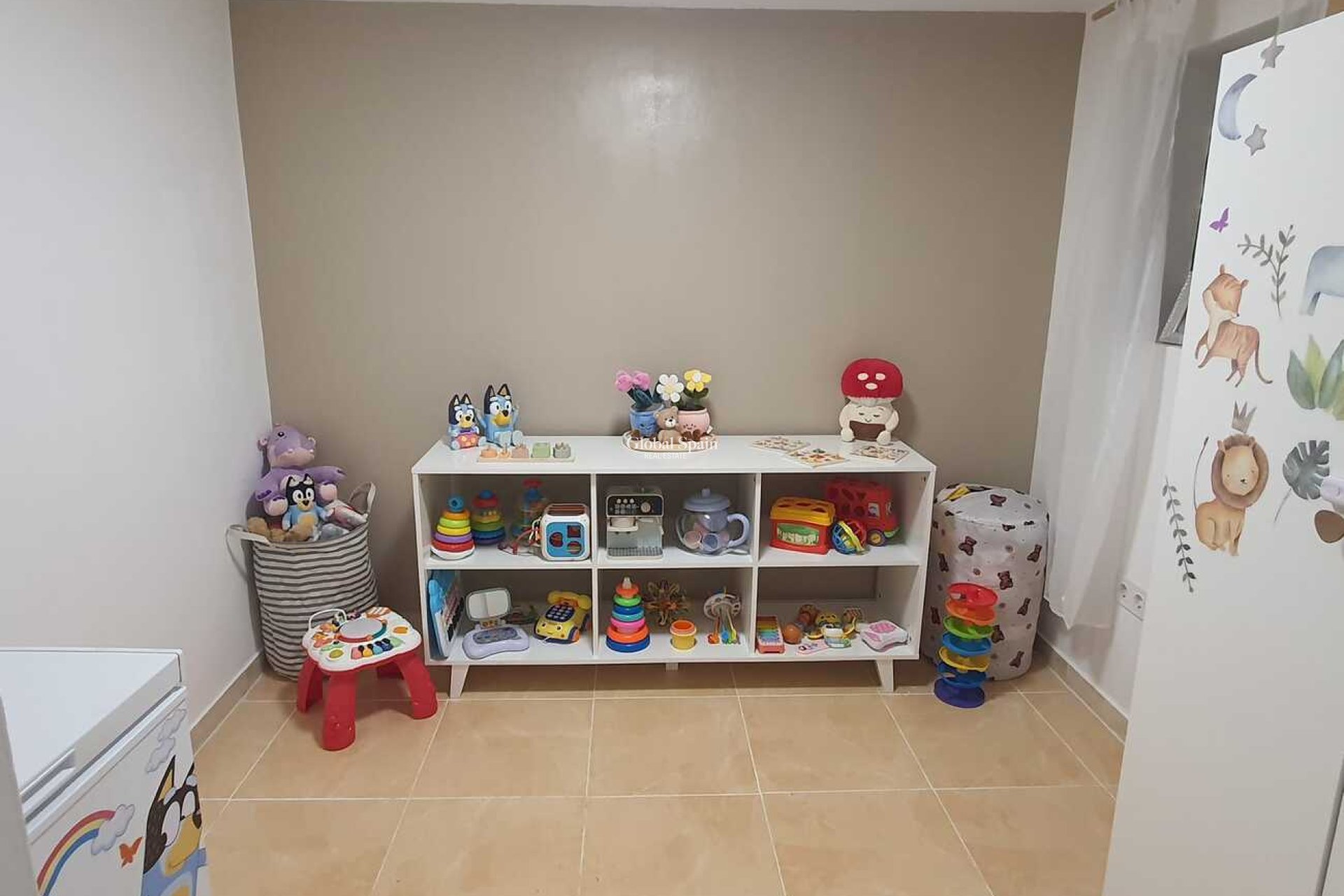 Revente - VILLA -
VILLAMARTÍN - Costa Blanca