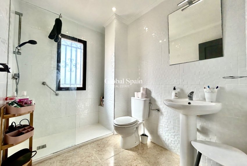 Revente - VILLA -
VILLAMARTÍN - Costa Blanca