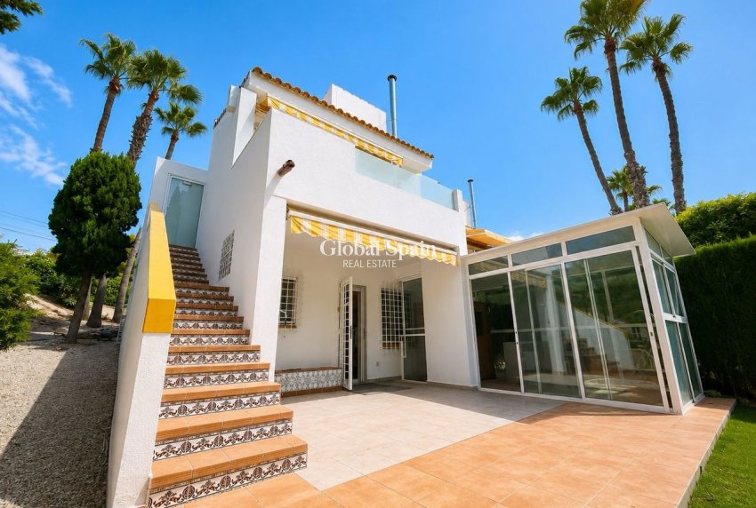 Revente - VILLA -
VILLAMARTÍN - Costa Blanca