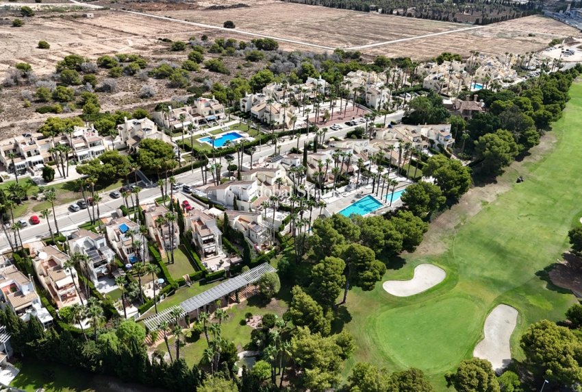 Revente - VILLA -
VILLAMARTÍN - Costa Blanca
