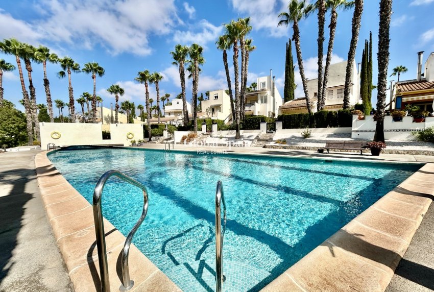 Revente - VILLA -
VILLAMARTÍN - Costa Blanca