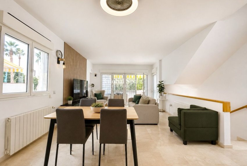 Revente - VILLA -
VILLAMARTÍN - Costa Blanca