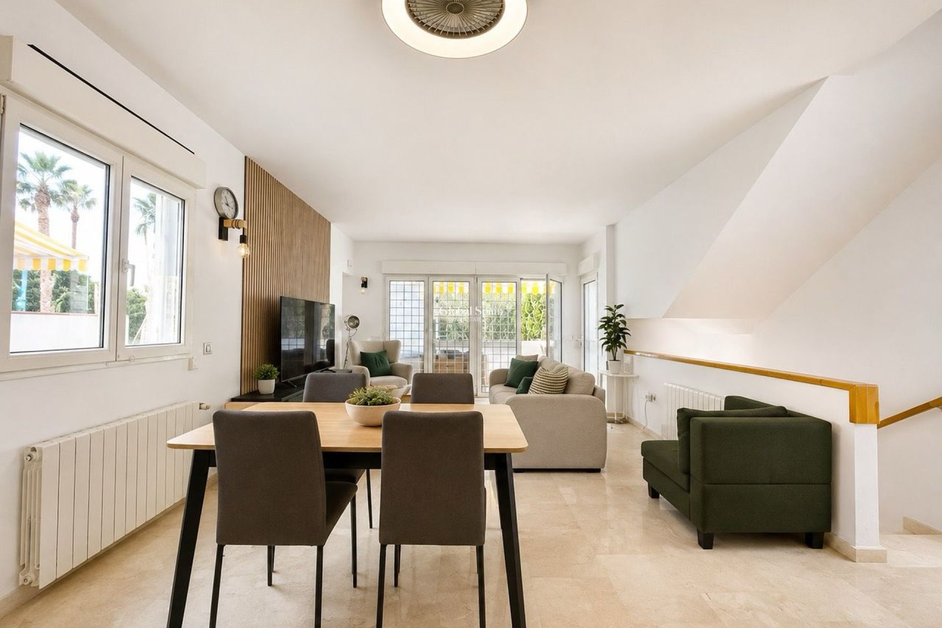 Revente - VILLA -
VILLAMARTÍN - Costa Blanca