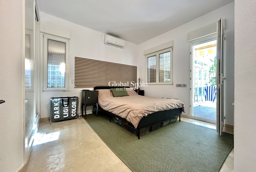 Revente - VILLA -
VILLAMARTÍN - Costa Blanca