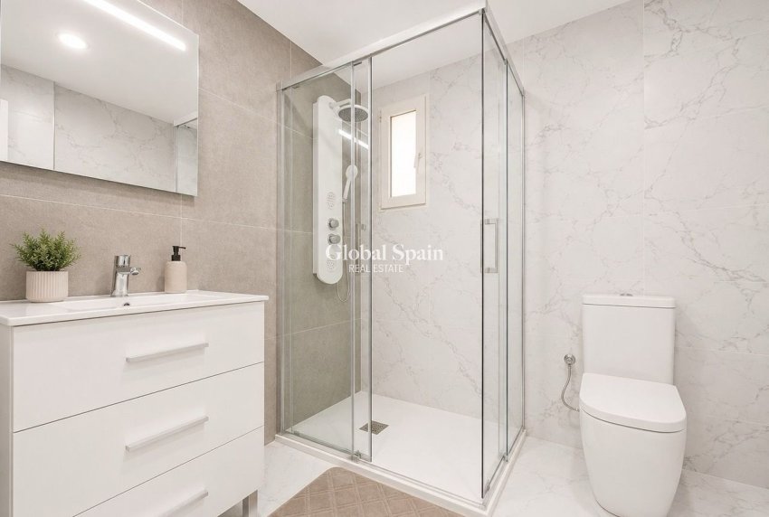 Revente - VILLA -
VILLAMARTÍN - Costa Blanca