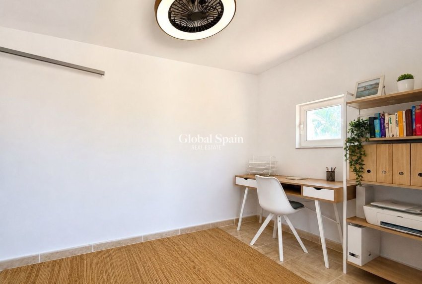 Revente - VILLA -
VILLAMARTÍN - Costa Blanca