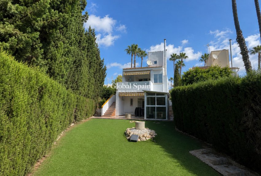 Revente - VILLA -
VILLAMARTÍN - Costa Blanca