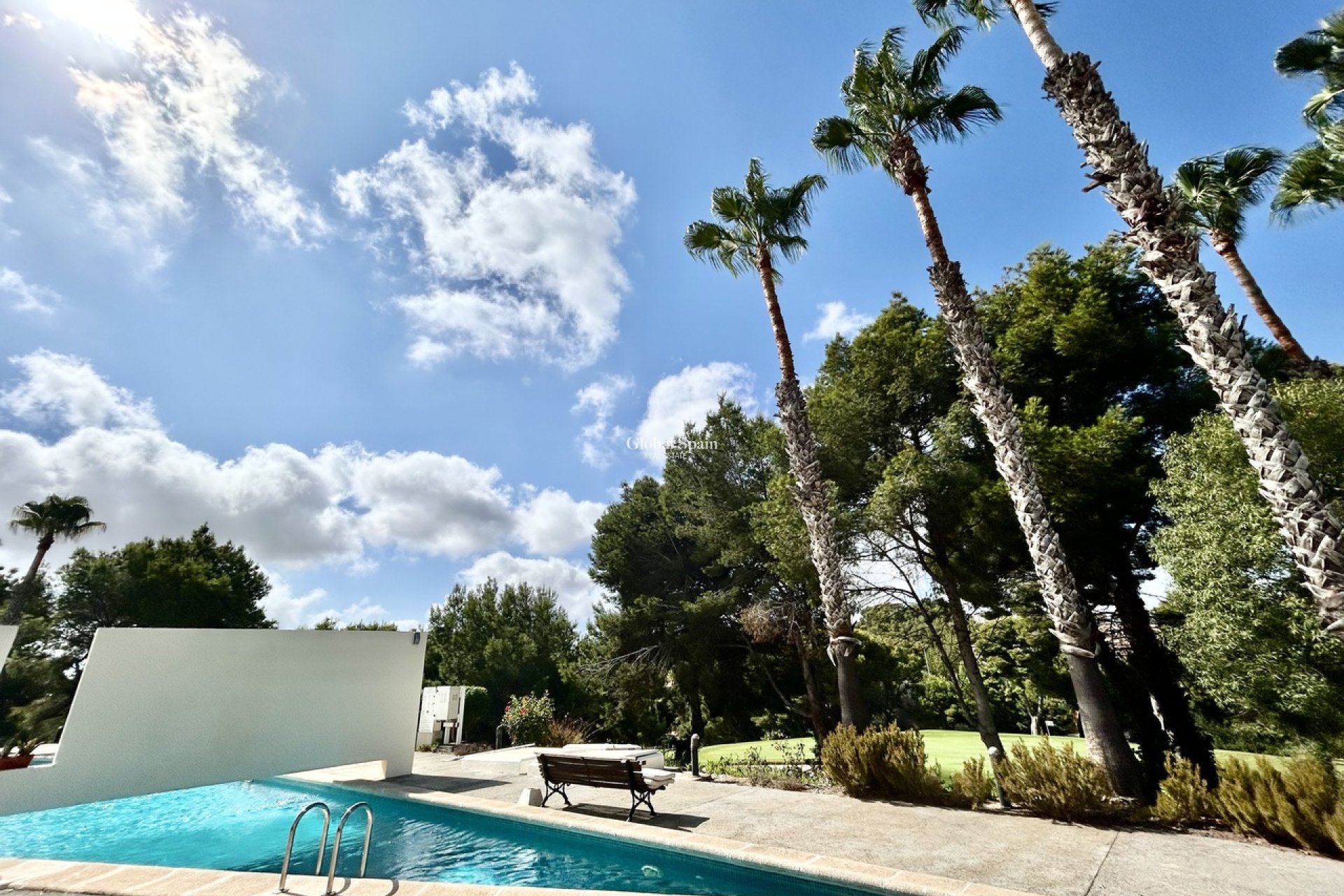 Revente - VILLA -
VILLAMARTÍN - Costa Blanca