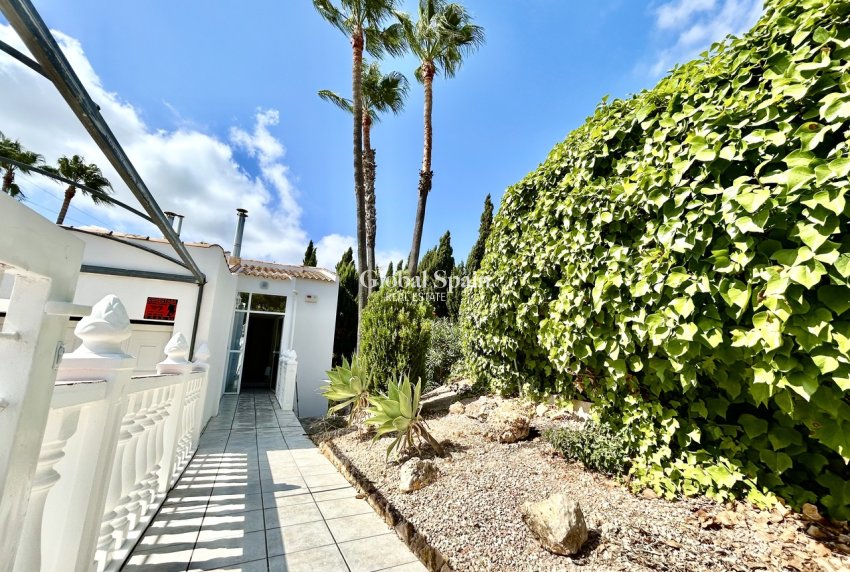 Revente - VILLA -
VILLAMARTÍN - Costa Blanca
