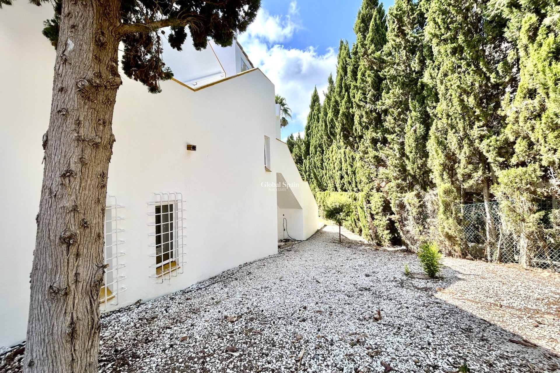 Revente - VILLA -
VILLAMARTÍN - Costa Blanca