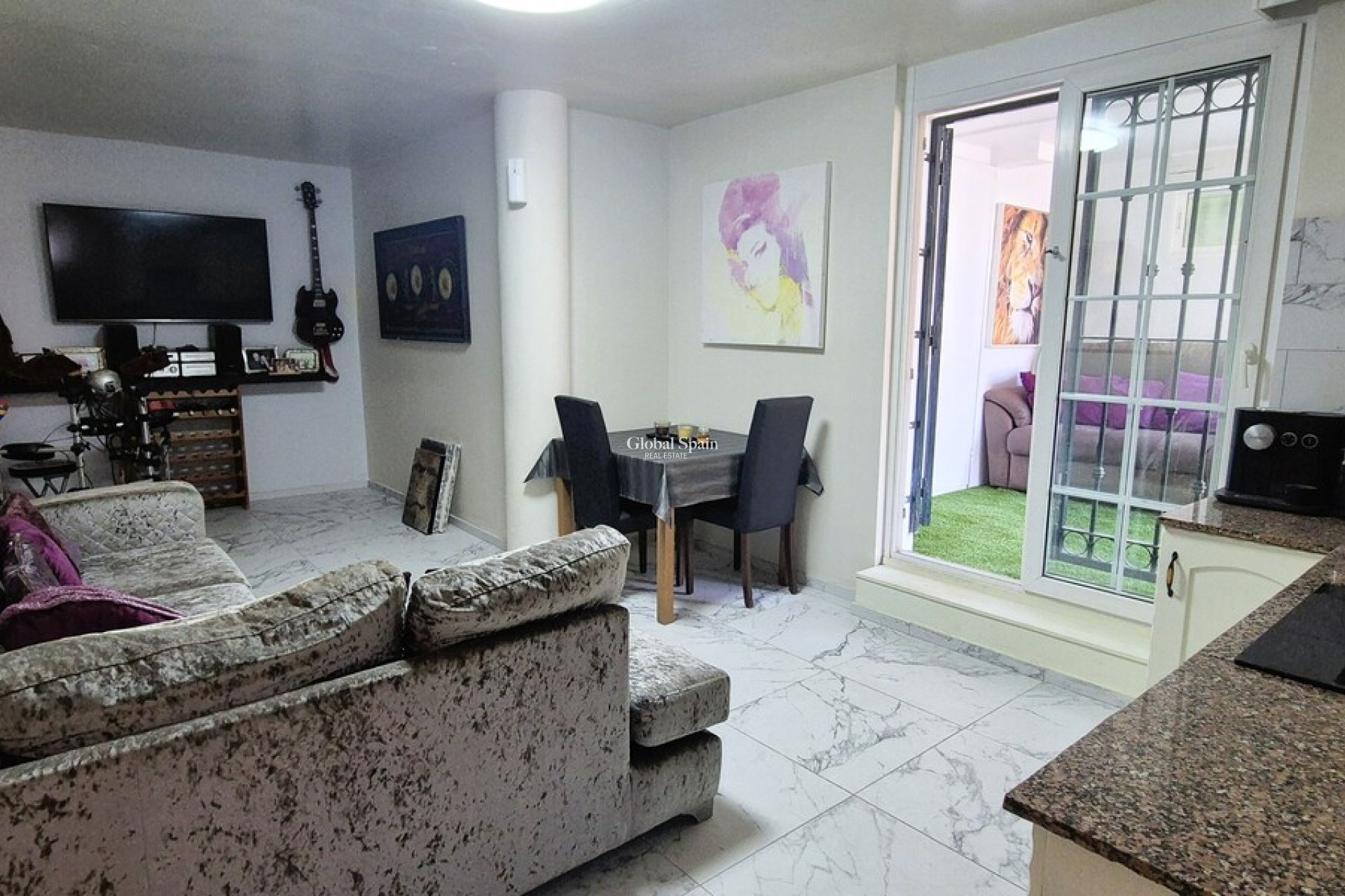 Revente - VILLA -
VILLAMARTÍN - Costa Blanca