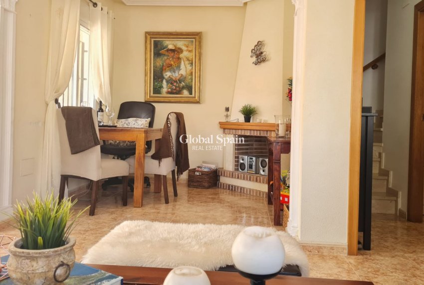 Revente - VILLA -
VILLAMARTÍN - Costa Blanca