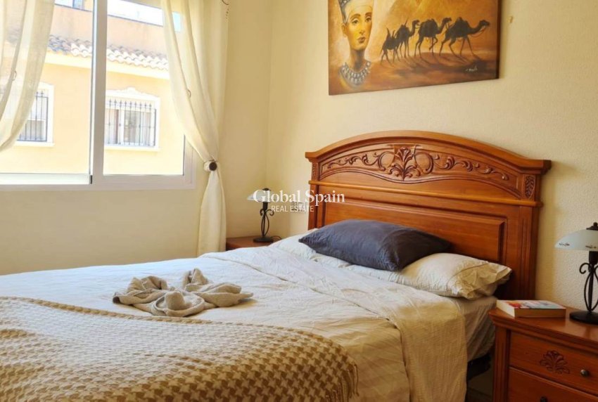 Revente - VILLA -
VILLAMARTÍN - Costa Blanca