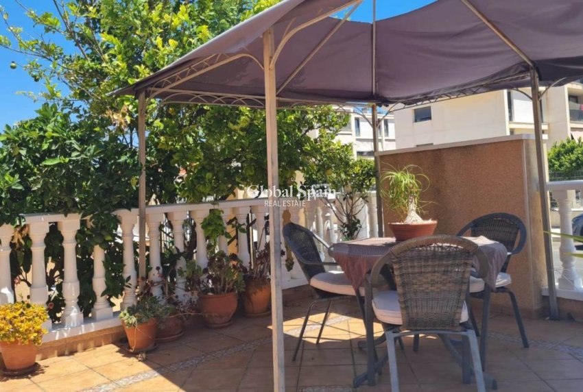Revente - VILLA -
VILLAMARTÍN - Costa Blanca