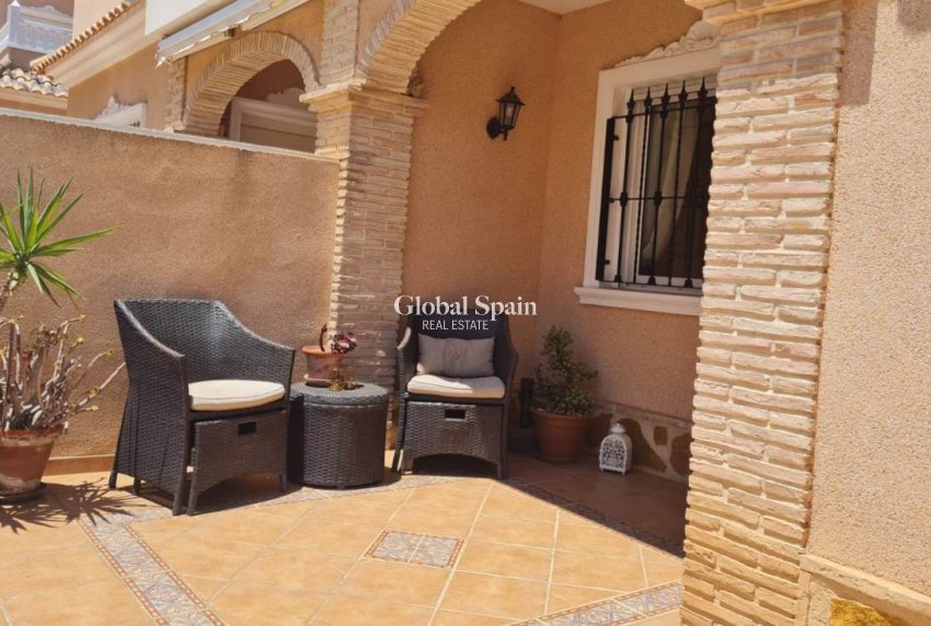 Revente - VILLA -
VILLAMARTÍN - Costa Blanca