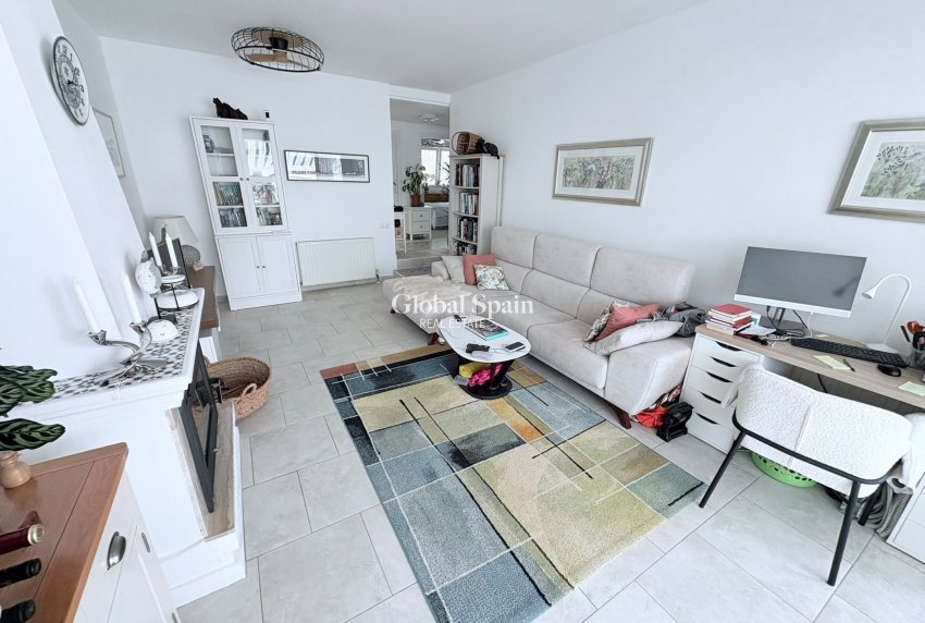 Revente - VILLA -
VILLAMARTÍN - Costa Blanca