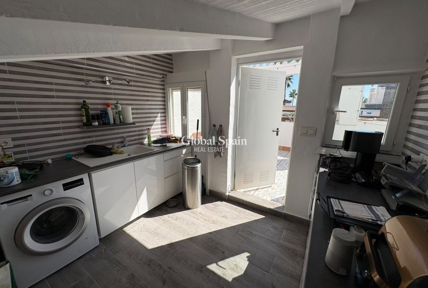Revente - VILLA -
VILLAMARTÍN - Costa Blanca