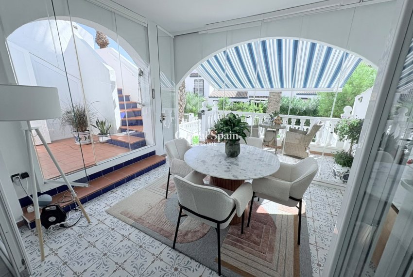 Revente - VILLA -
VILLAMARTÍN - Costa Blanca
