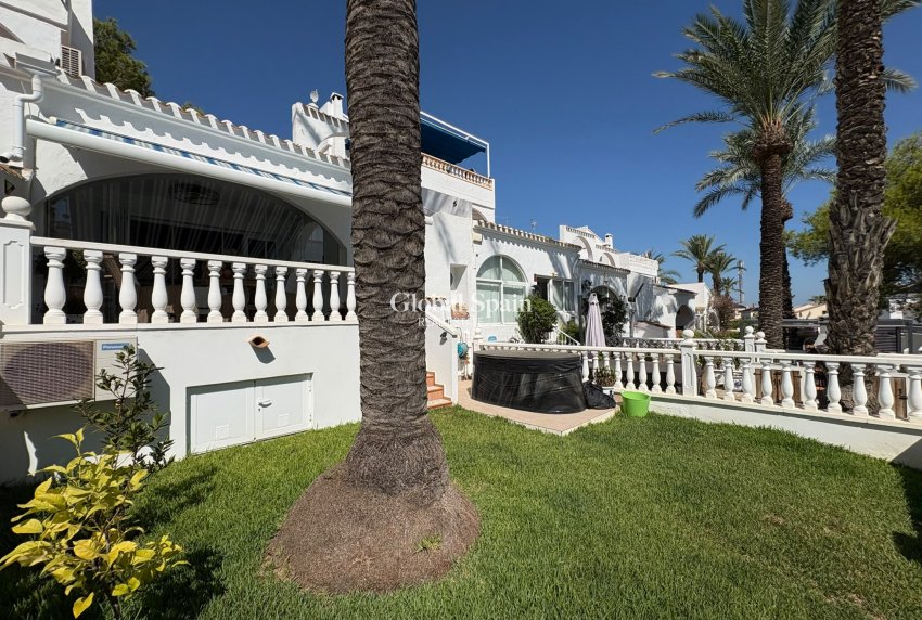 Revente - VILLA -
VILLAMARTÍN - Costa Blanca