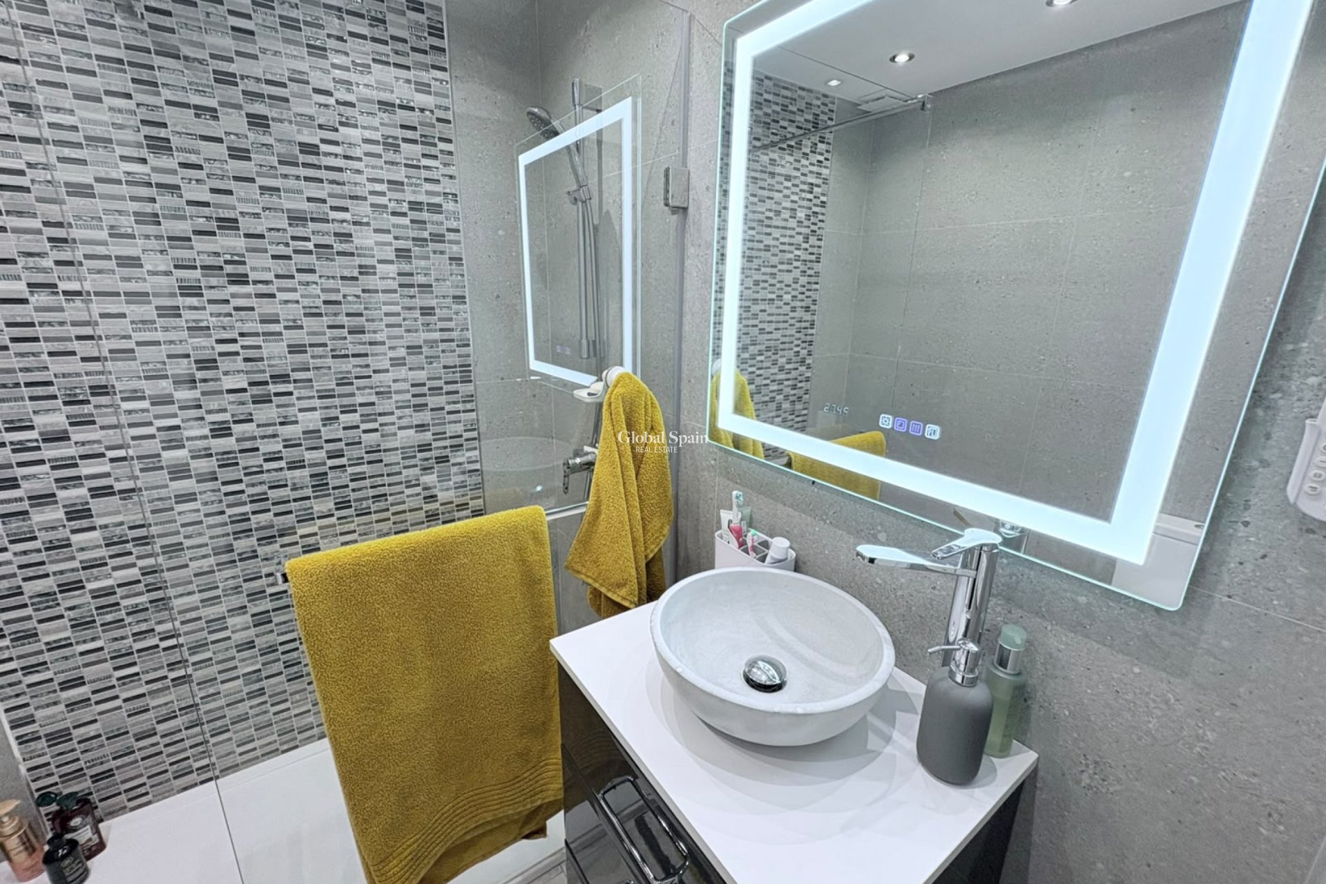 Revente - VILLA -
VILLAMARTÍN - Costa Blanca