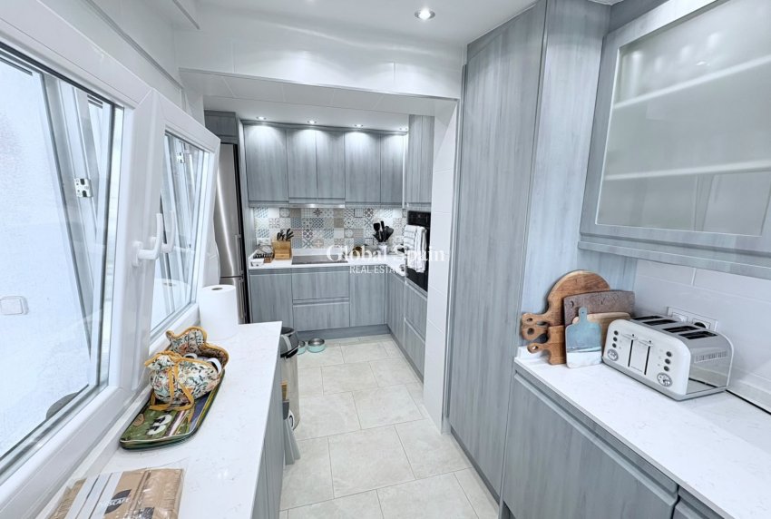 Revente - VILLA -
VILLAMARTÍN - Costa Blanca